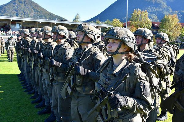 Soldatinnen und Soldaten des Österreichischen Bundesheeres bei der Angelobung
