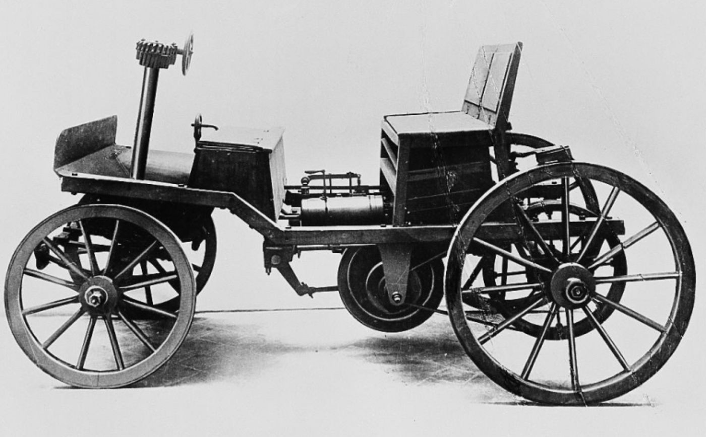 Schwarz-weiß-Foto eines Benzinautomobil des österreichischen Auto-Pioniers Siegfried Marcus